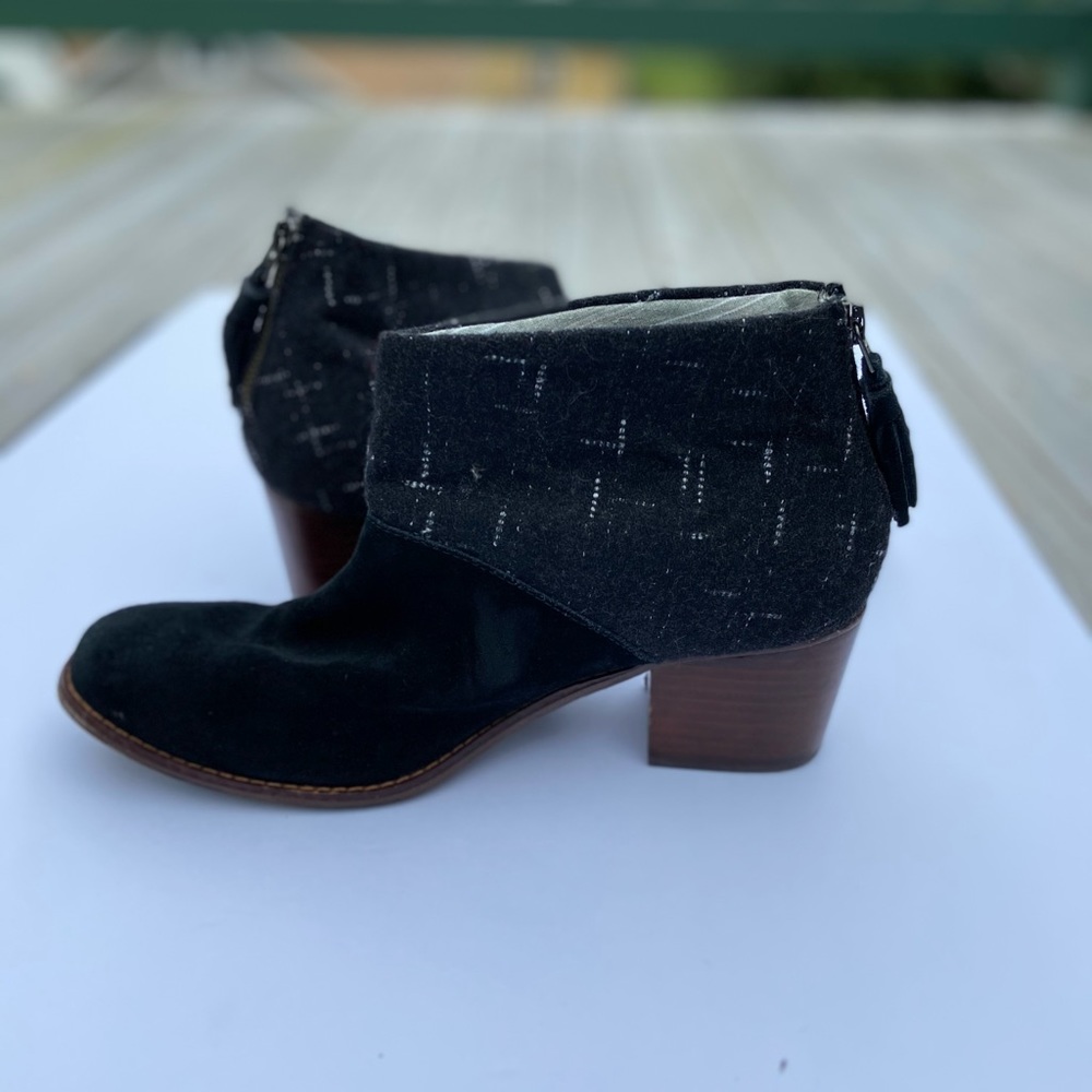 Toms Women’s Leila Black suede ankle boots Size 9.5